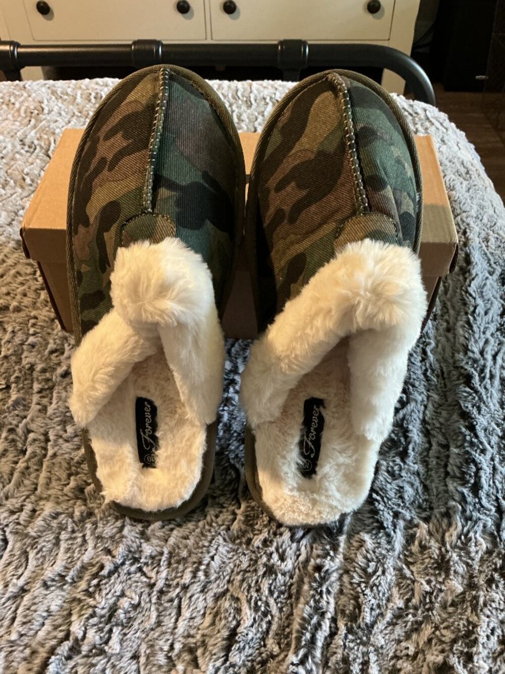 NWT Forever Link Camo Faux Fur Slippers Size 10 | Cozy Sherpa House Shoes - Picture 2 of 7